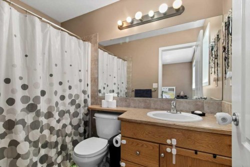12 Hansen Close, Sylvan Lake, AB - Indoor Photo Showing Bathroom
