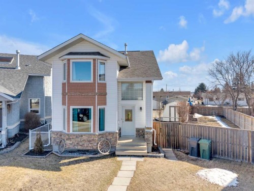 6134 52 Street Close  Ponoka, AB T4J 1E8