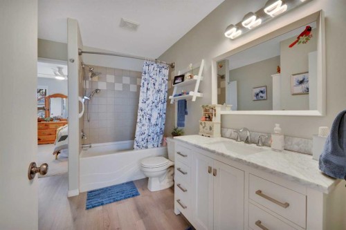 47 Abel Close, Red Deer, AB - Indoor Photo Showing Bathroom