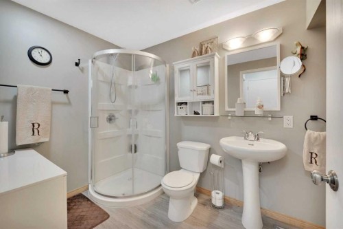 47 Abel Close, Red Deer, AB - Indoor Photo Showing Bathroom