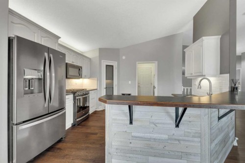 5508 49 Avenue, Alix, AB - Indoor Photo Showing Kitchen With Upgraded Kitchen