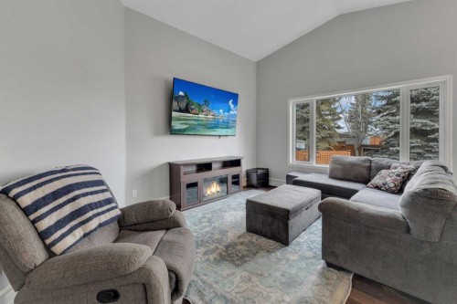 5508 49 Avenue, Alix, AB - Indoor Photo Showing Living Room