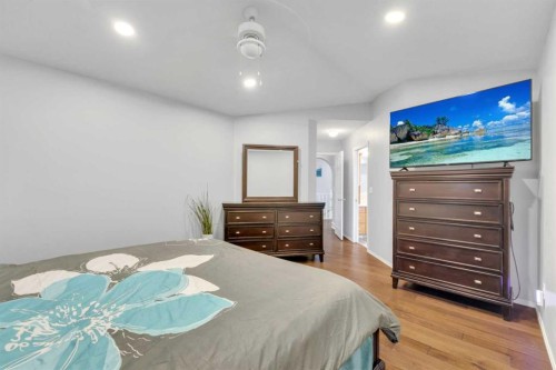 5508 49 Avenue, Alix, AB - Indoor Photo Showing Bedroom