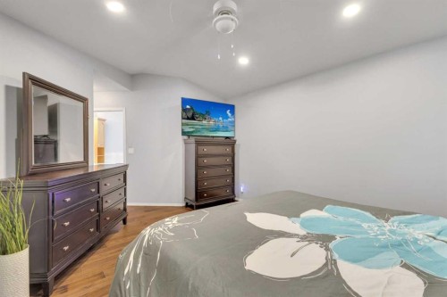 5508 49 Avenue, Alix, AB - Indoor Photo Showing Bedroom