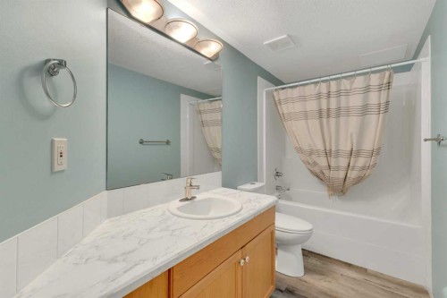 5508 49 Avenue, Alix, AB - Indoor Photo Showing Bathroom