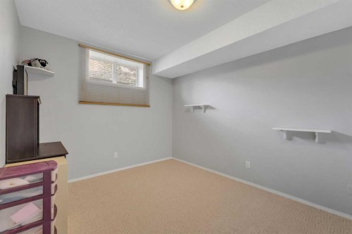 5508 49 Avenue, Alix, AB - Indoor Photo Showing Other Room