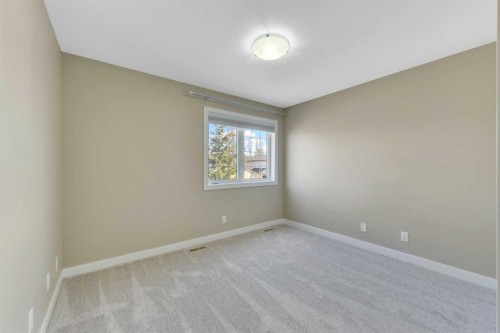176 Ingle Close, Red Deer, AB - Indoor Photo Showing Other Room