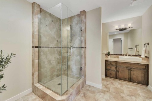 176 Ingle Close, Red Deer, AB - Indoor Photo Showing Bathroom