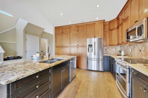 176 Ingle Close, Red Deer, AB - Indoor Photo Showing Kitchen With Double Sink With Upgraded Kitchen