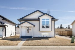 4406 54A Avenue Crescent Innisfail, AB T4G 1X5