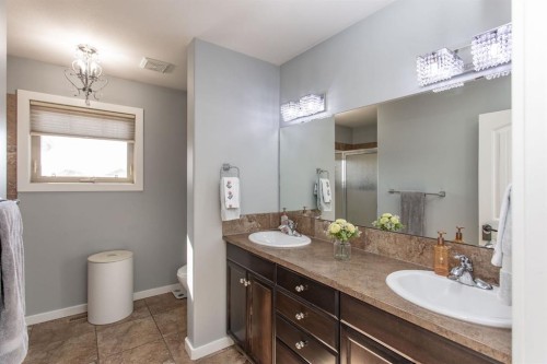 55 Kind Close, Red Deer, AB - Indoor Photo Showing Bathroom
