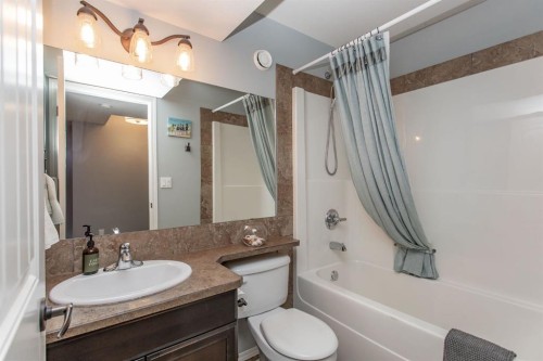 55 Kind Close, Red Deer, AB - Indoor Photo Showing Bathroom
