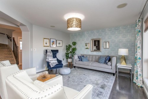 55 Kind Close, Red Deer, AB - Indoor Photo Showing Living Room