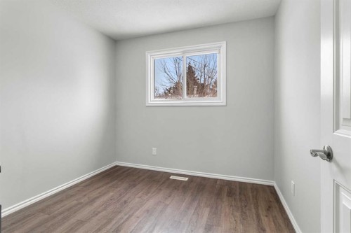 5629 56 Ave, Lacombe, AB - Indoor Photo Showing Other Room