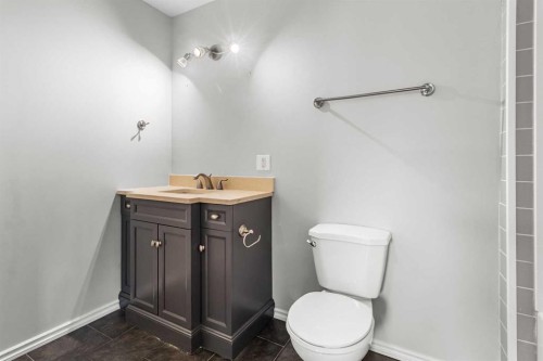 5629 56 Ave, Lacombe, AB - Indoor Photo Showing Bathroom