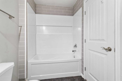 5629 56 Ave, Lacombe, AB - Indoor Photo Showing Bathroom