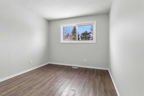 5629 56 Ave, Lacombe, AB - Indoor Photo Showing Other Room