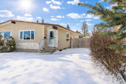 5629 56 Ave, Lacombe, AB - Outdoor