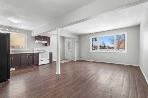5629 56 Ave, Lacombe, AB - Indoor