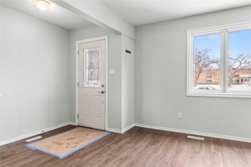 5629 56 Ave, Lacombe, AB - Indoor Photo Showing Other Room