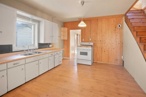 39020B Range Road 21, Rural Lacombe County, AB - Indoor Photo Showing Kitchen With Double Sink