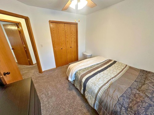 2 Dalton Close, Red Deer, AB - Indoor Photo Showing Bedroom