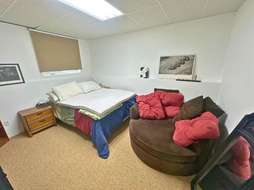 2 Dalton Close, Red Deer, AB - Indoor Photo Showing Bedroom