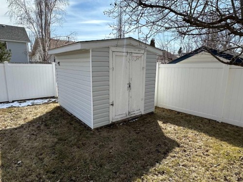 2 Dalton Close, Red Deer, AB - Outdoor