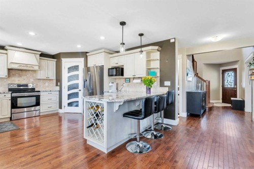 17 Coachill Street, Blackfalds, AB - Indoor Photo Showing Kitchen With Upgraded Kitchen