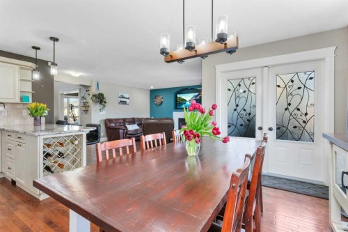 17 Coachill Street, Blackfalds, AB - Indoor Photo Showing Dining Room
