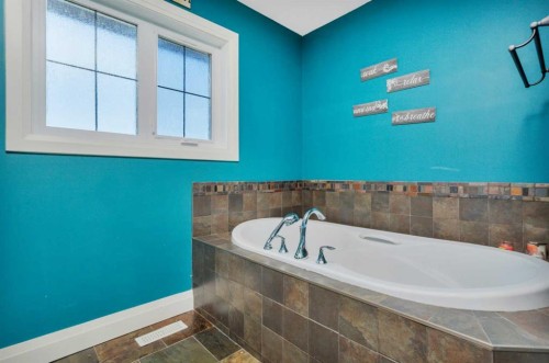 17 Coachill Street, Blackfalds, AB - Indoor Photo Showing Bathroom