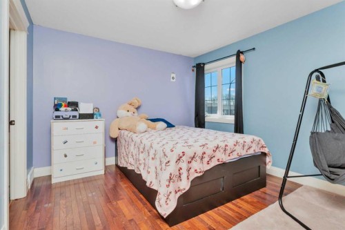 17 Coachill Street, Blackfalds, AB - Indoor Photo Showing Bedroom