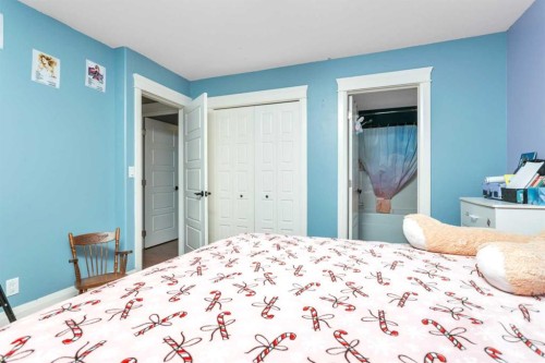 17 Coachill Street, Blackfalds, AB - Indoor Photo Showing Bedroom