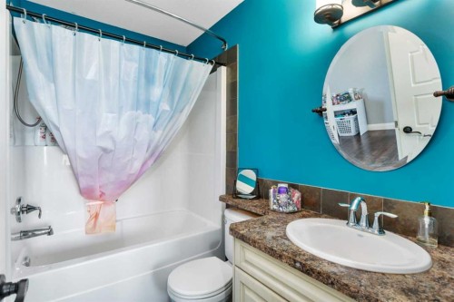 17 Coachill Street, Blackfalds, AB - Indoor Photo Showing Bathroom