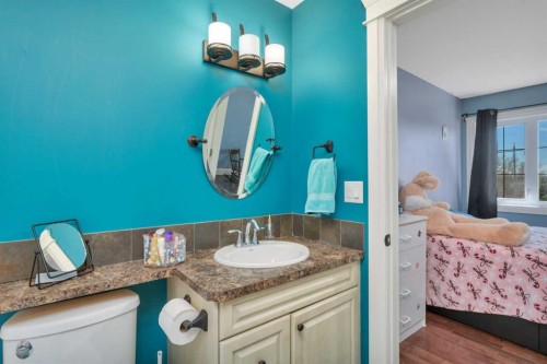 17 Coachill Street, Blackfalds, AB - Indoor Photo Showing Bathroom