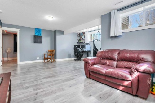 17 Coachill Street, Blackfalds, AB - Indoor Photo Showing Living Room