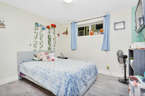 17 Coachill Street, Blackfalds, AB - Indoor Photo Showing Bedroom