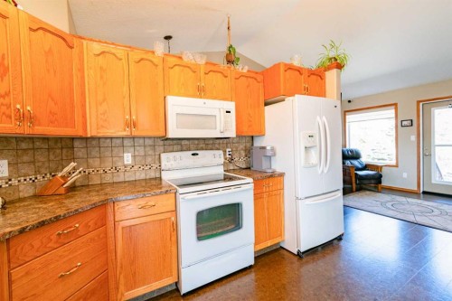 5404 49A Avenue, Alix, AB - Indoor Photo Showing Kitchen