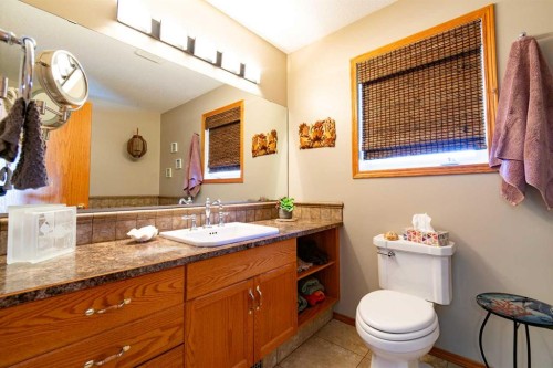 5404 49A Avenue, Alix, AB - Indoor Photo Showing Bathroom