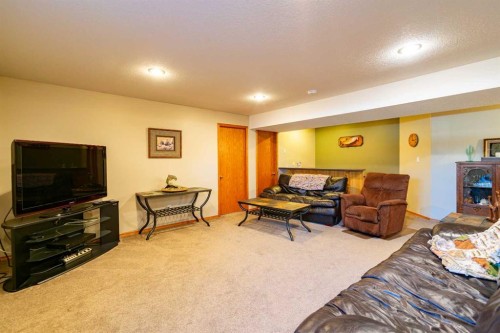 5404 49A Avenue, Alix, AB - Indoor