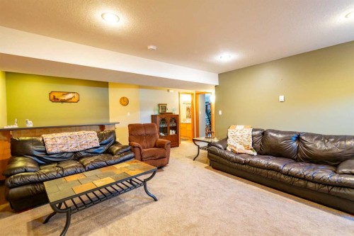 5404 49A Avenue, Alix, AB - Indoor