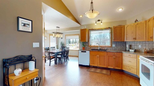 5404 49A Avenue, Alix, AB - Indoor Photo Showing Kitchen
