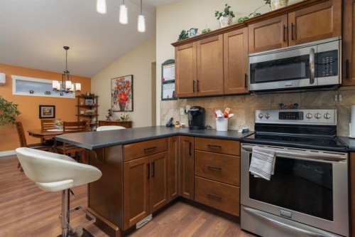 4410 75 Street, Camrose, AB - Indoor Photo Showing Kitchen