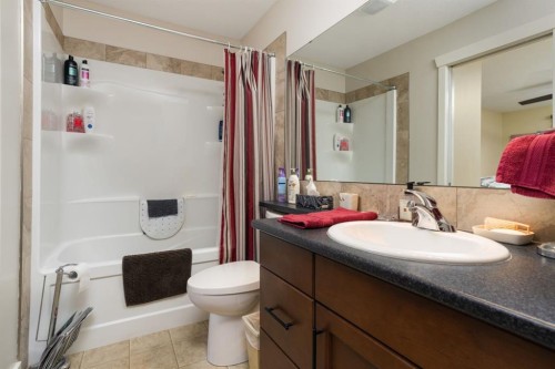 4410 75 Street, Camrose, AB - Indoor Photo Showing Bathroom