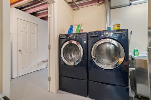 4410 75 Street, Camrose, AB - Indoor Photo Showing Laundry Room