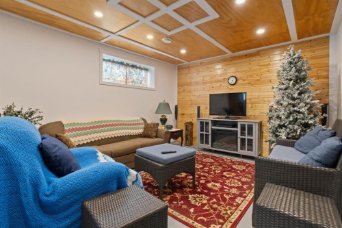 4410 75 Street, Camrose, AB - Indoor Photo Showing Living Room