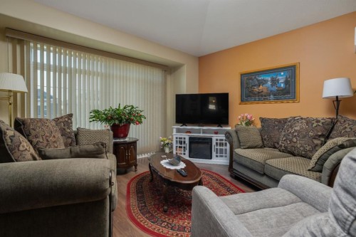 4410 75 Street, Camrose, AB - Indoor Photo Showing Living Room