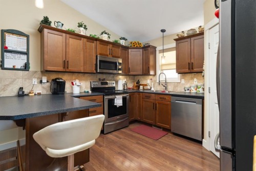 4410 75 Street, Camrose, AB - Indoor Photo Showing Kitchen