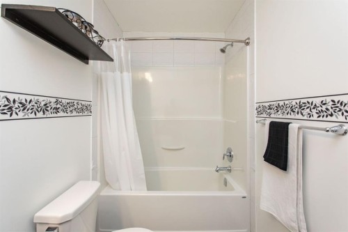178 Truant Crescent, Red Deer, AB - Indoor Photo Showing Bathroom