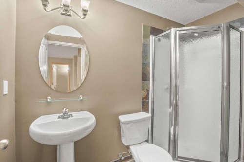 1 Ivey Close, Red Deer, AB - Indoor Photo Showing Bathroom